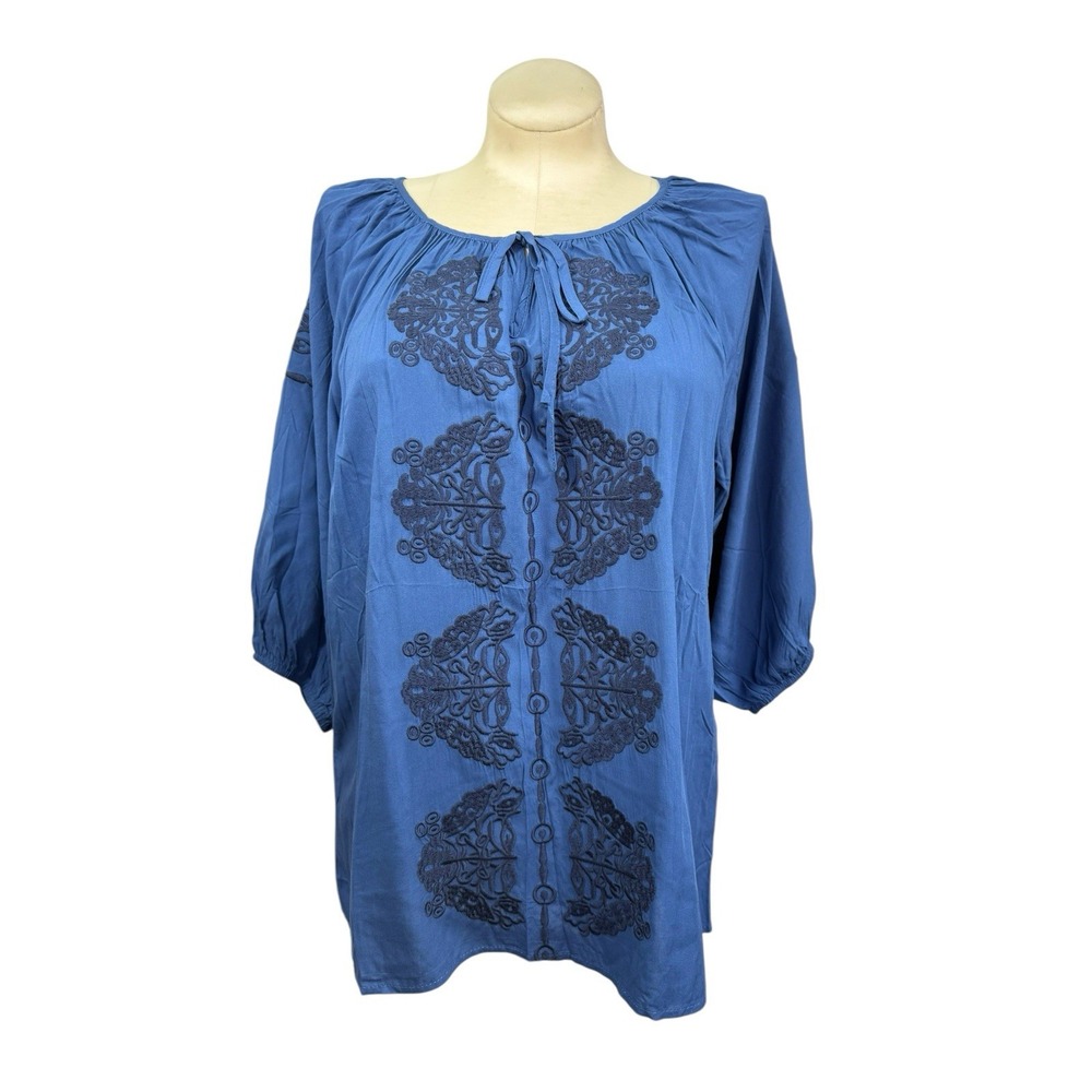 Women's L Solitaire Boho Peasant Top Blue Embroidered NWT